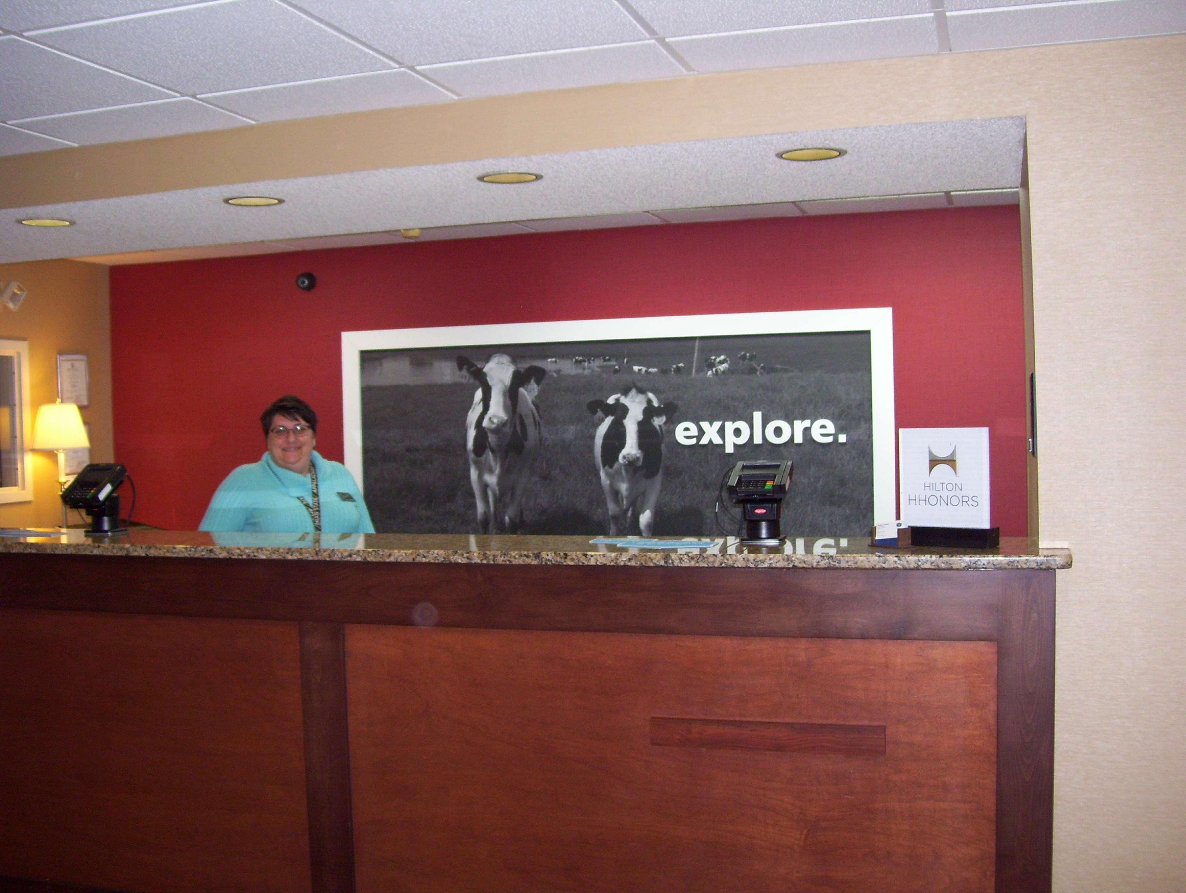 Hampton Inn - Хилсвил Екстериор снимка